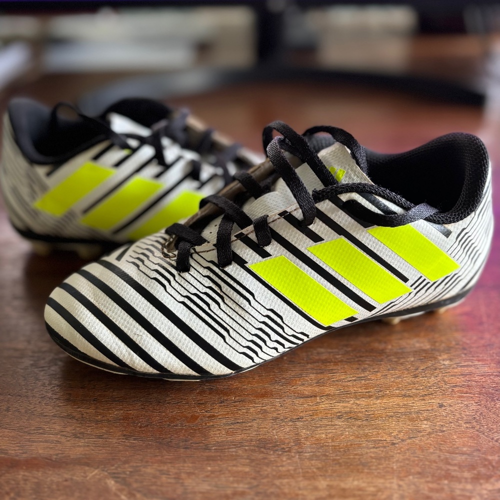Adidas Kids Nemesis 17.4 Soccer Cleats Size 1 Youth Boys Girls
